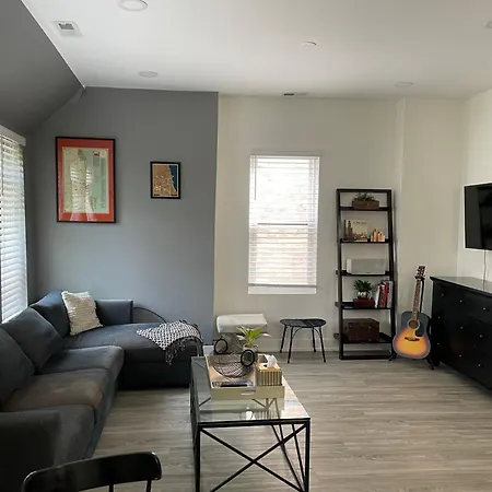 Lovely 3-Bedroom Apartment In Bronzeville